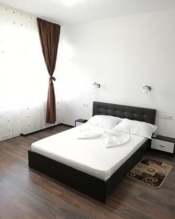 Red House 호텔 Orşova 외부 사진