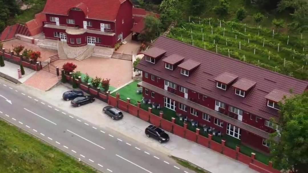 Red House 호텔 Orşova 외부 사진